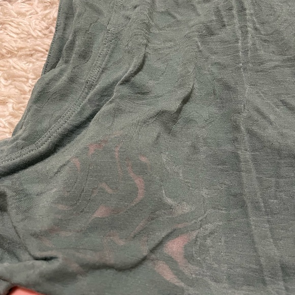 Lululemon cropped tank top - Picture 3 of 3